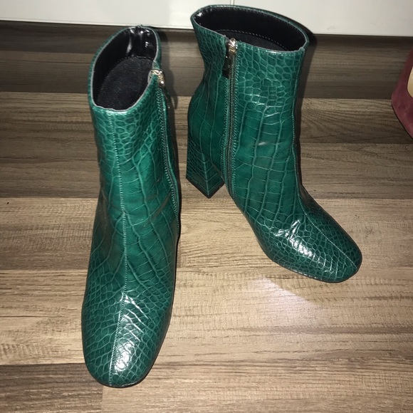 Boohoo Shoes - Green crocodile squared toe booties